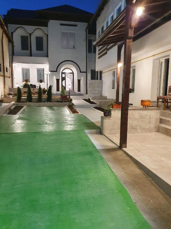 Casa Musceleana Otel Campulung Dış mekan fotoğraf