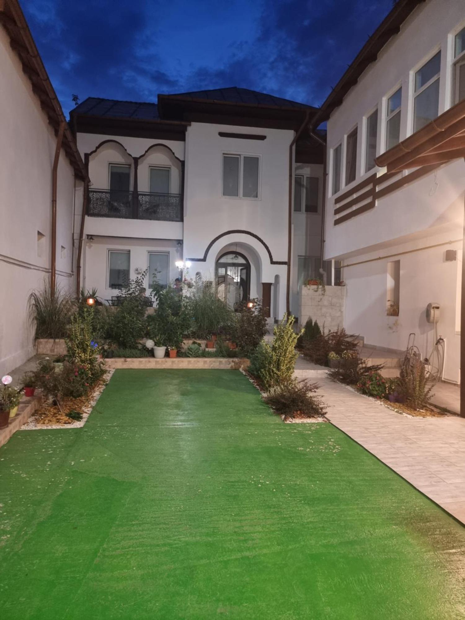 Casa Musceleana Otel Campulung Dış mekan fotoğraf